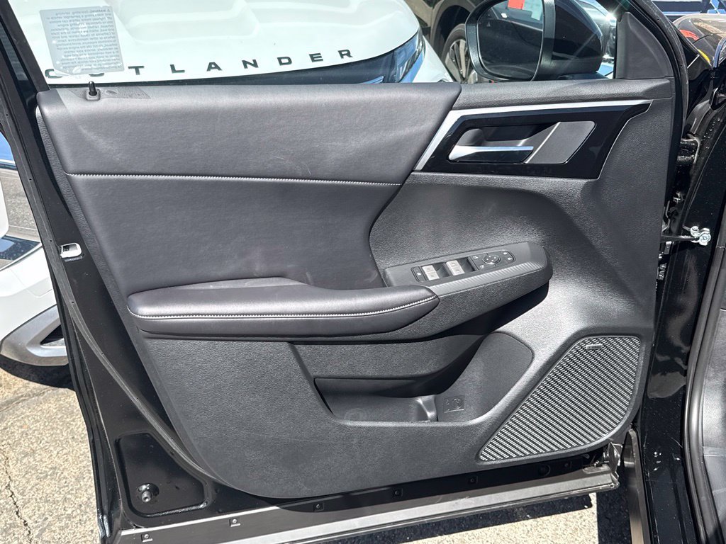 New 2026 Mitsubishi Outlander LE FWD image 33