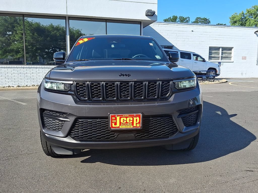 Certified 2023 Jeep Grand Cherokee Altitude AWD/4WD image 2