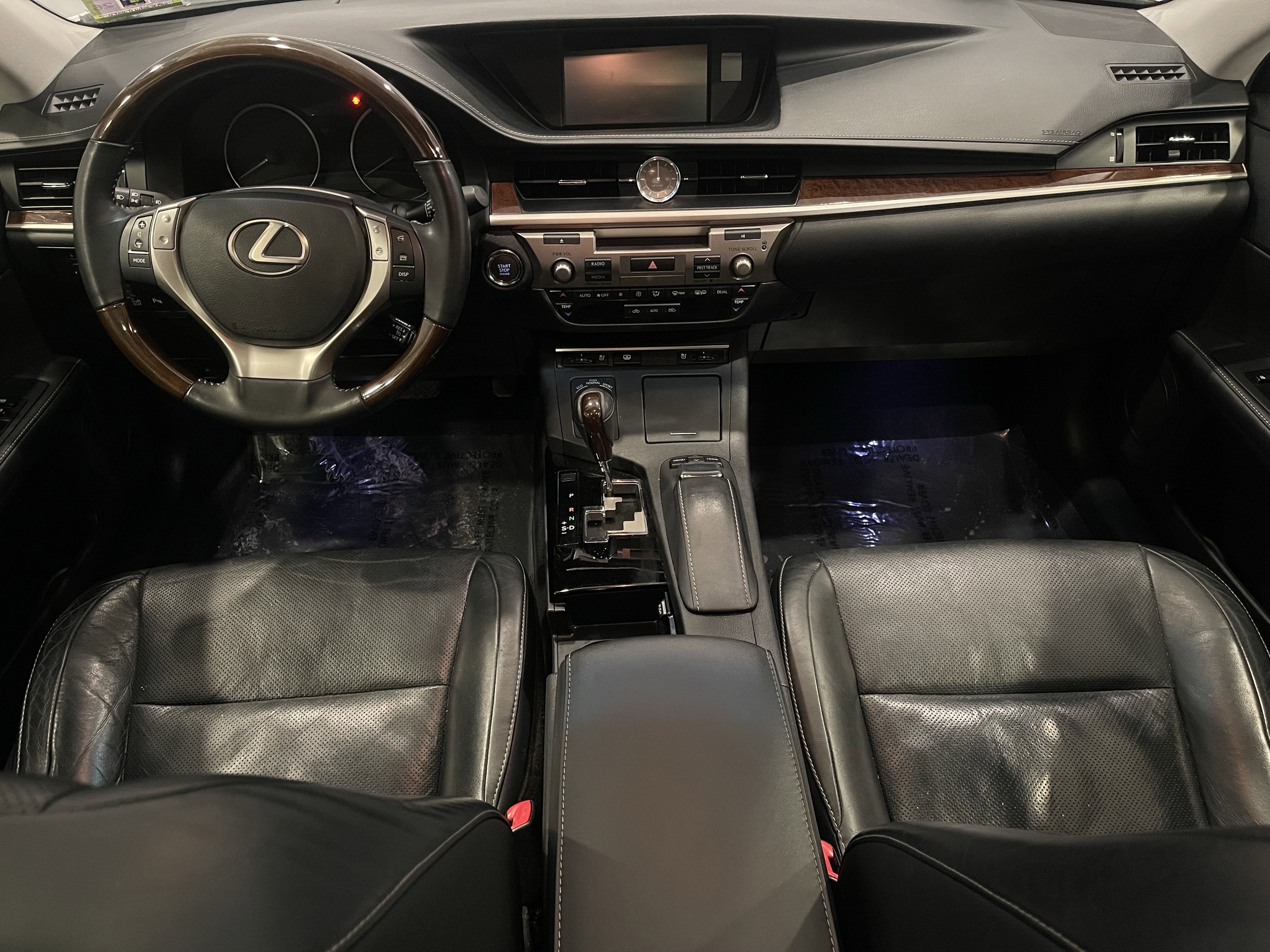 Used 2015 Lexus ES 350 w/ Luxury Package FWD image 12