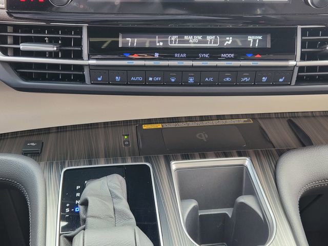 Used 2023 Toyota Sienna Platinum AWD/4WD image 19