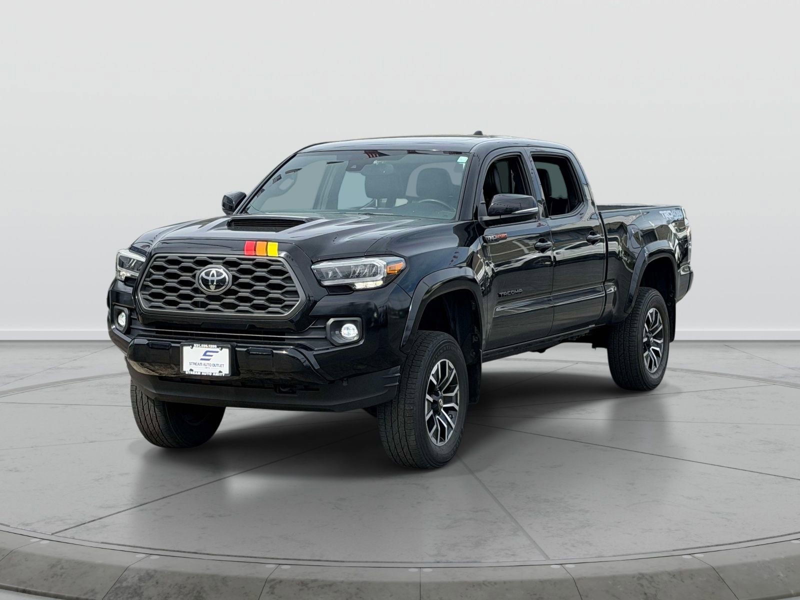 Used 2020 Toyota Tacoma TRD Sport w/ TRD Premium Sport Package AWD/4WD image 3