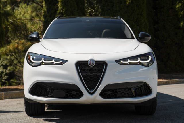 Used 2024 Alfa Romeo Stelvio Ti AWD/4WD image 16