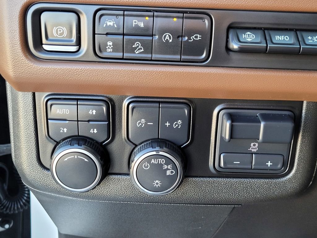 Used 2021 Chevrolet Suburban High Country w/ Premium Package image 30