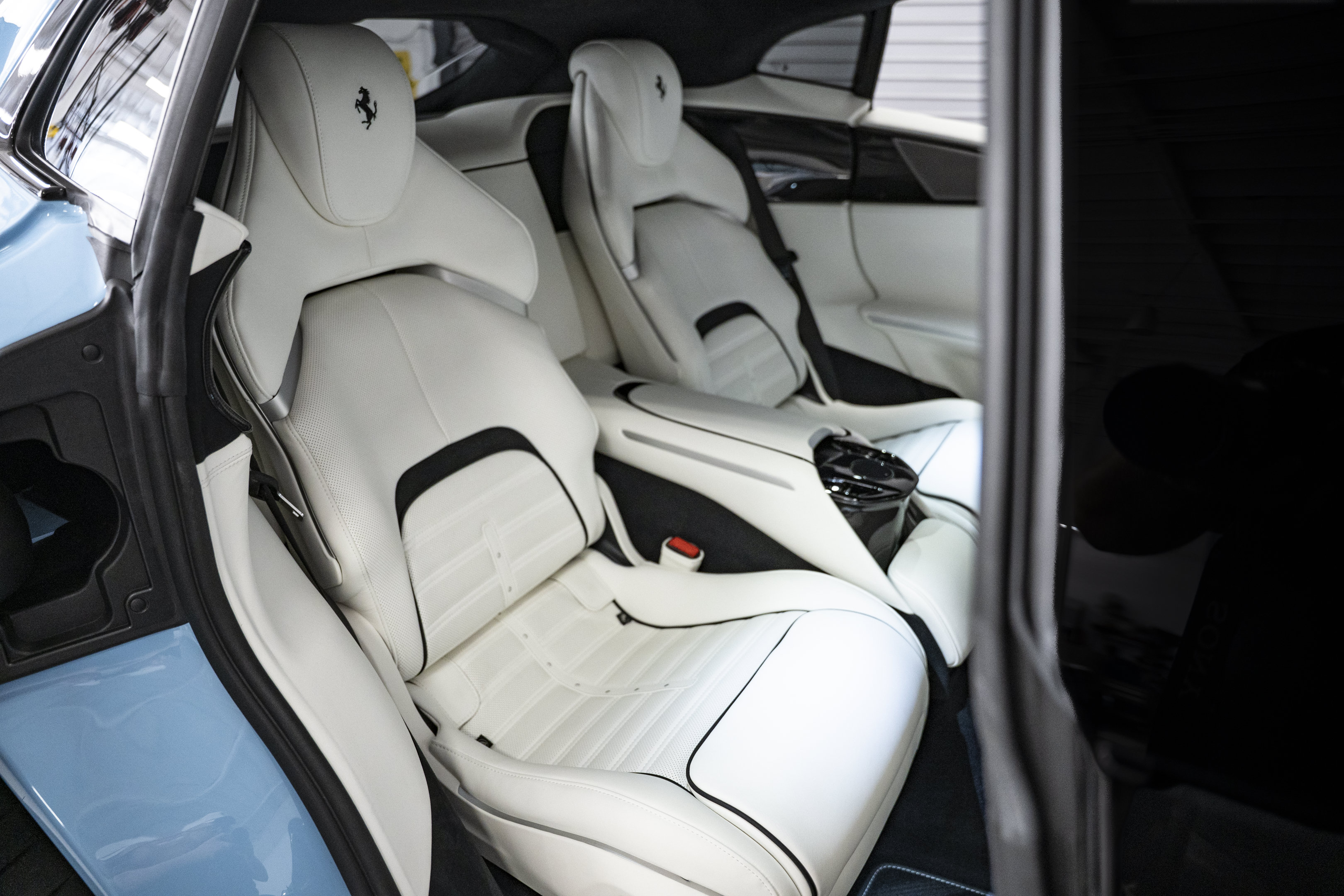 Used 2025 Ferrari Purosangue AWD/4WD image 34