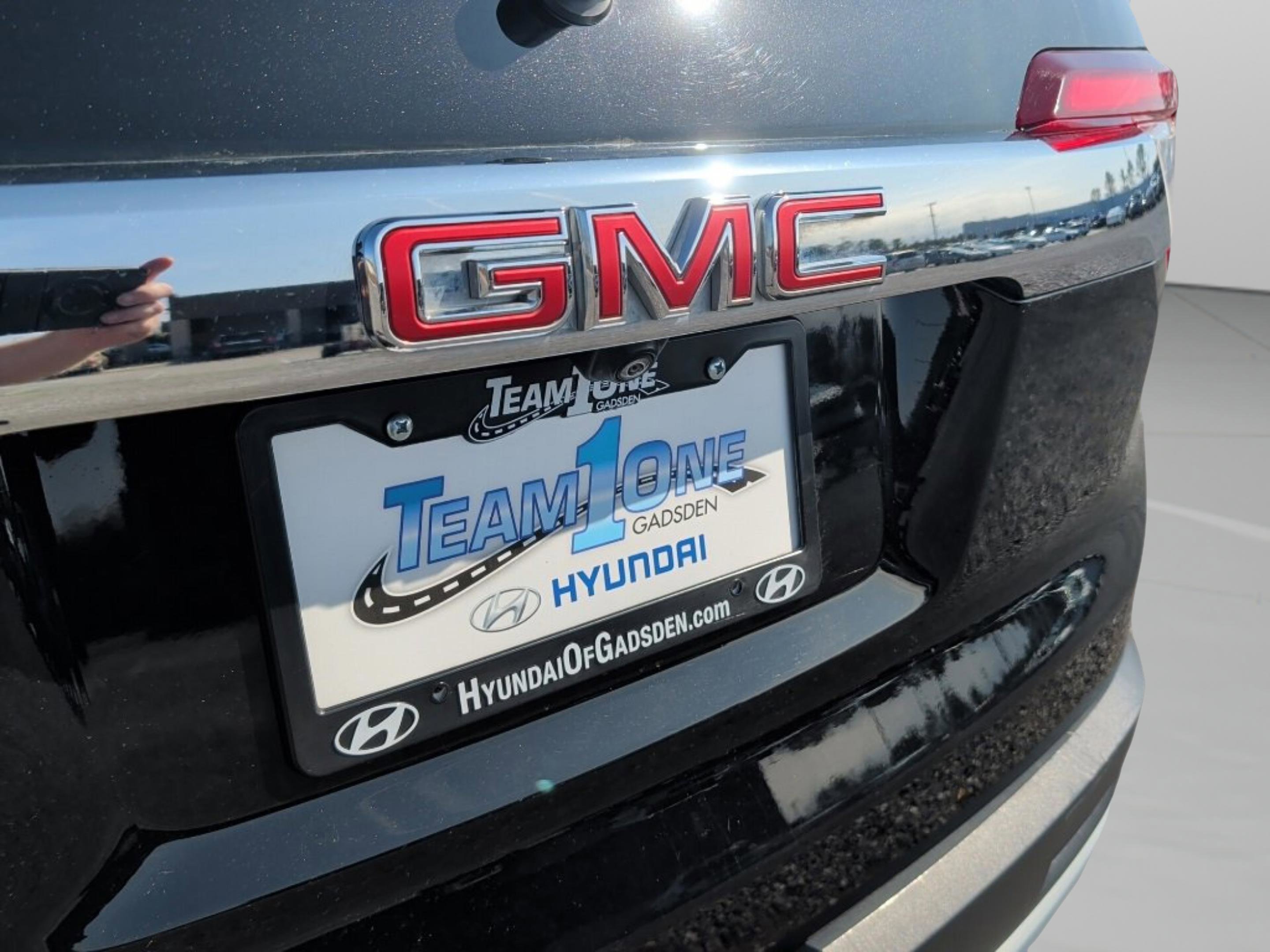 Used 2023 GMC Acadia SLE image 15