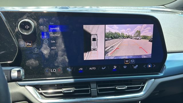 Used 2024 Chevrolet Equinox EV LT AWD/4WD image 25