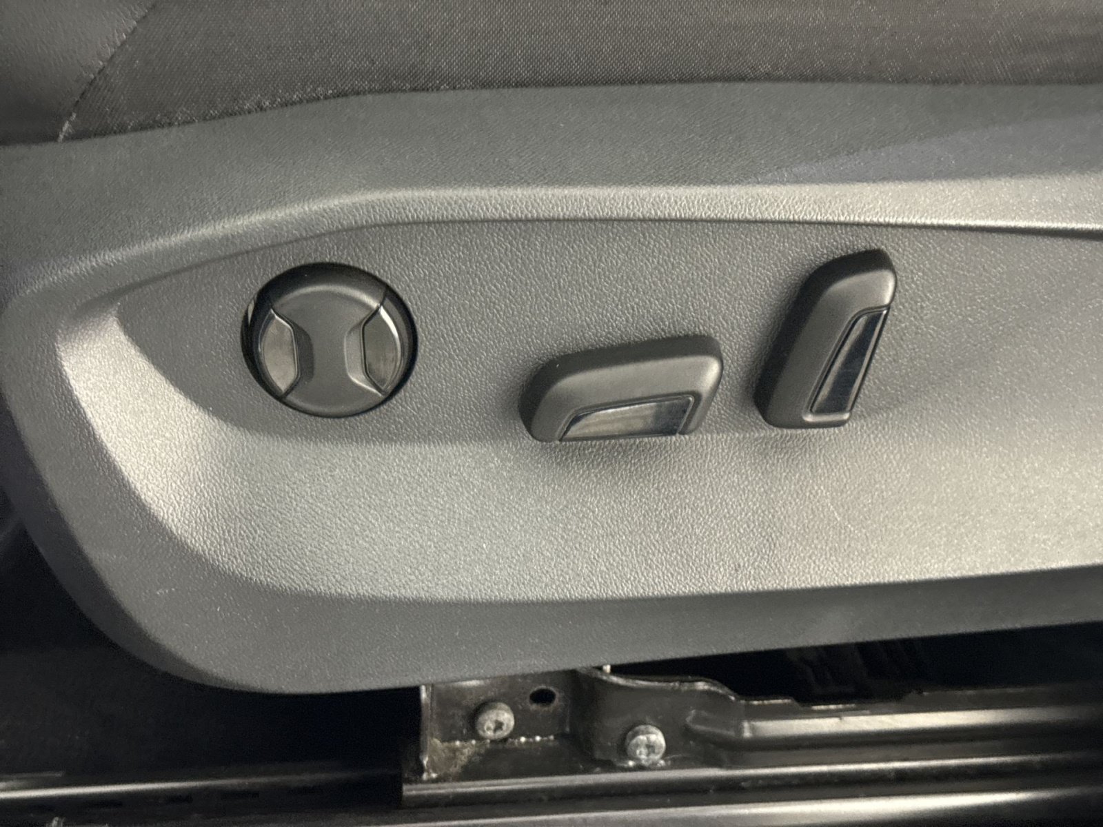 Used 2022 Volkswagen Tiguan SE R-Line AWD/4WD image 14