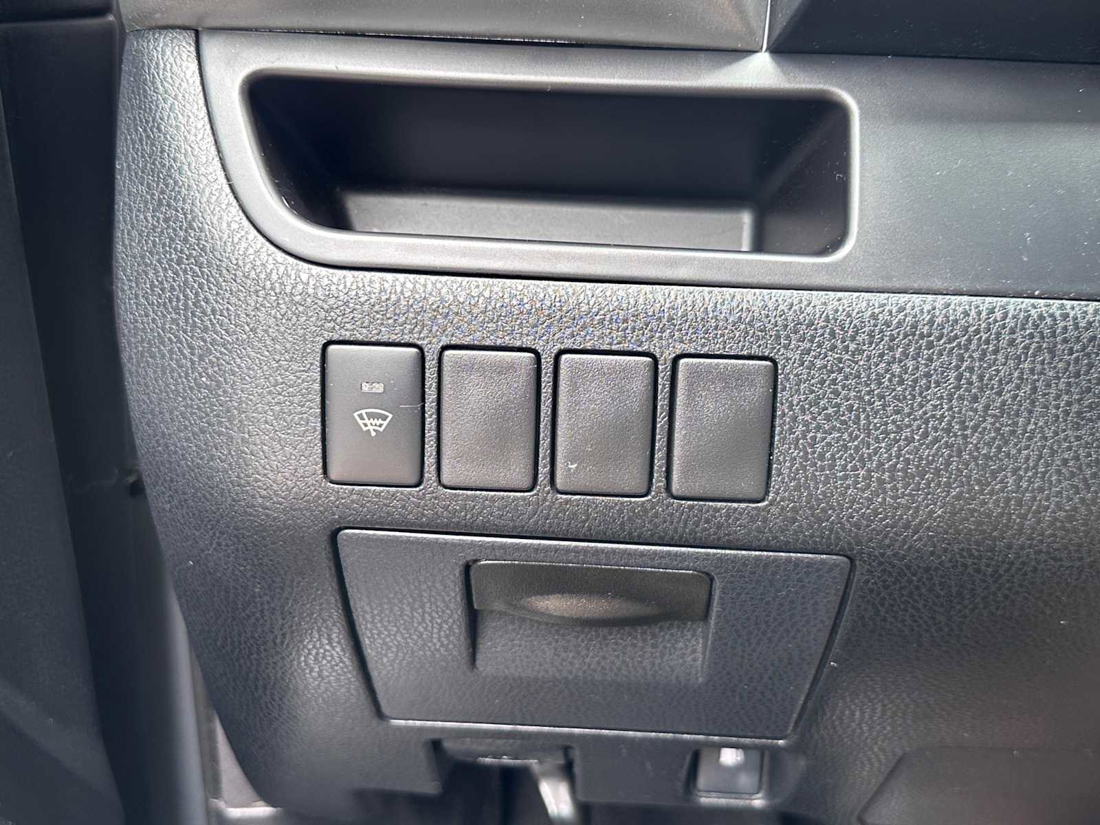 Used 2015 Toyota Highlander LE FWD image 16