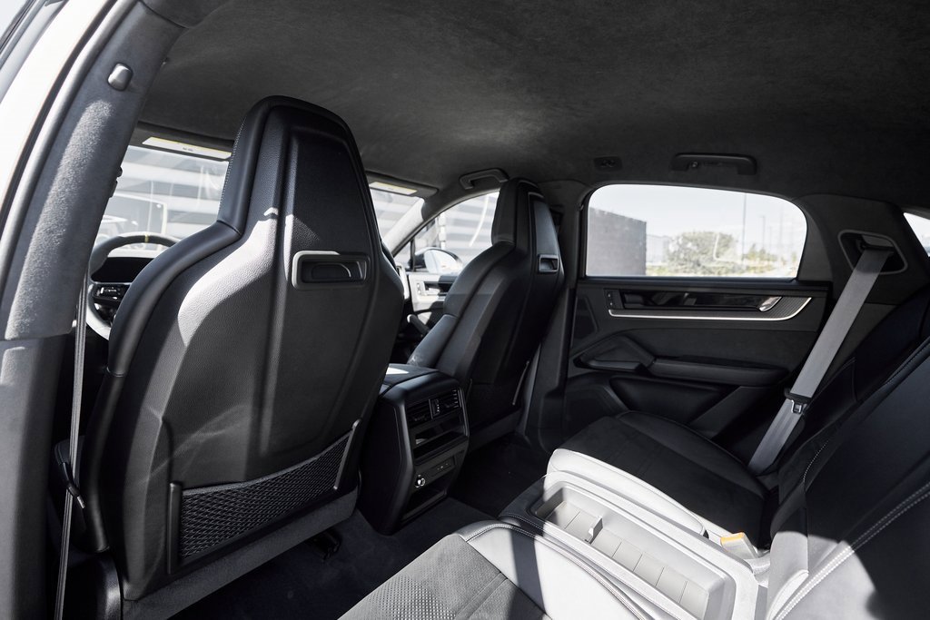 Used 2024 Porsche Cayenne Turbo GT image 40