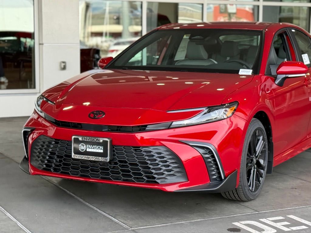 Used 2026 Toyota Camry SE FWD image 4