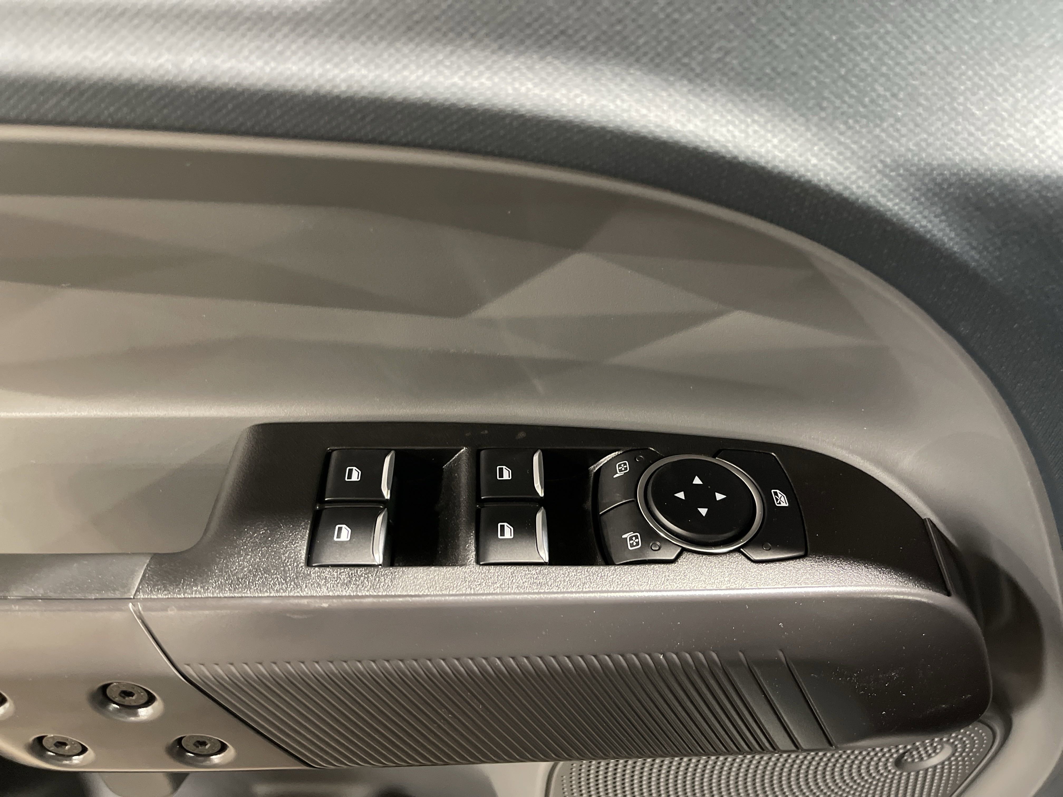 New 2025 Ford Maverick XL image 11