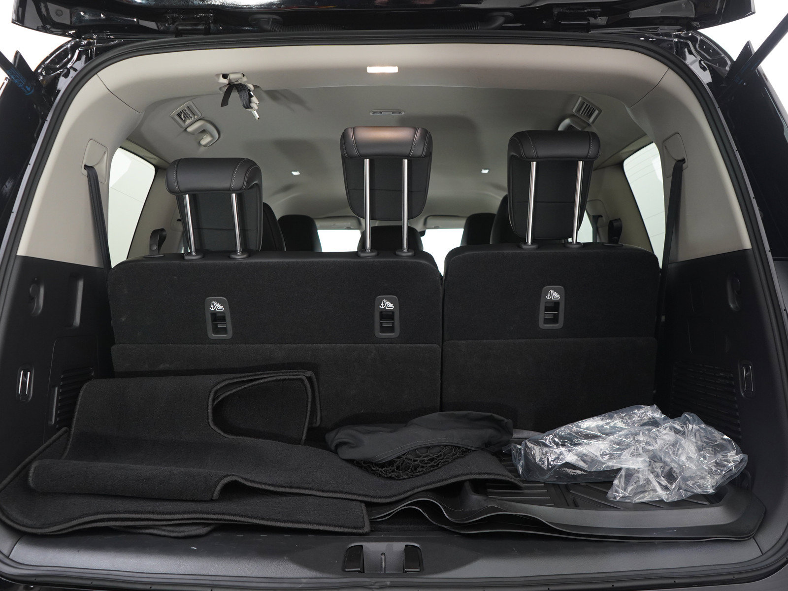 Used 2025 Nissan Armada SV AWD/4WD image 9