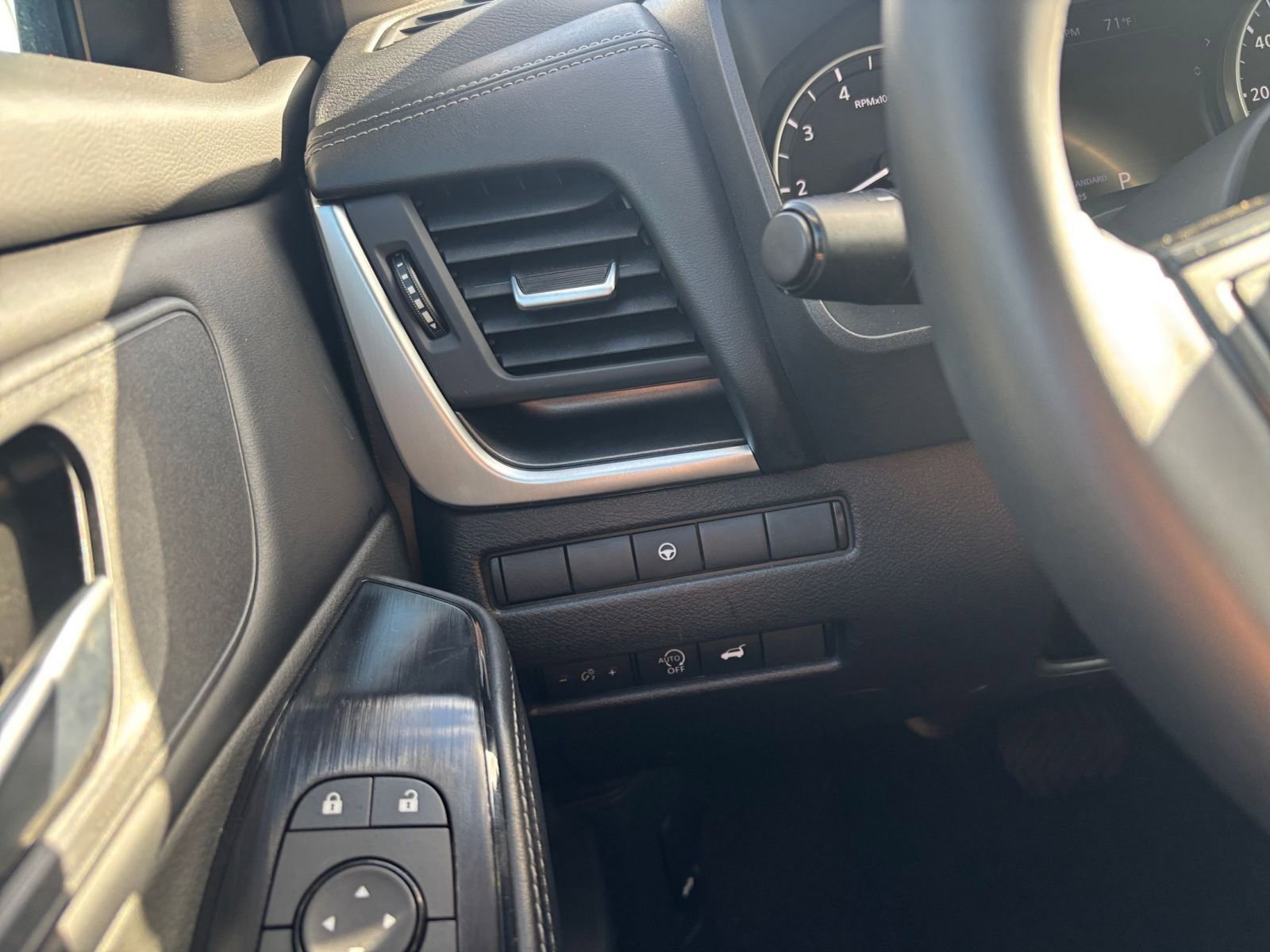 Used 2025 Nissan Rogue SV FWD image 36