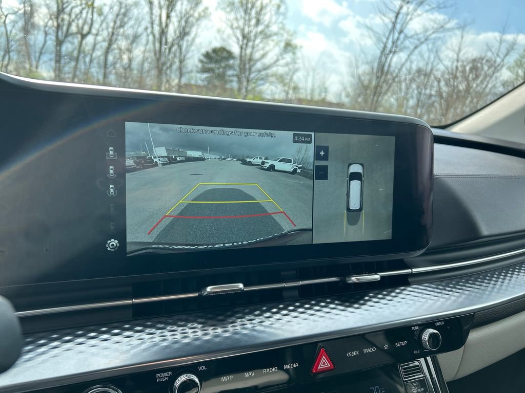 Used 2024 Kia Carnival SX Prestige image 32