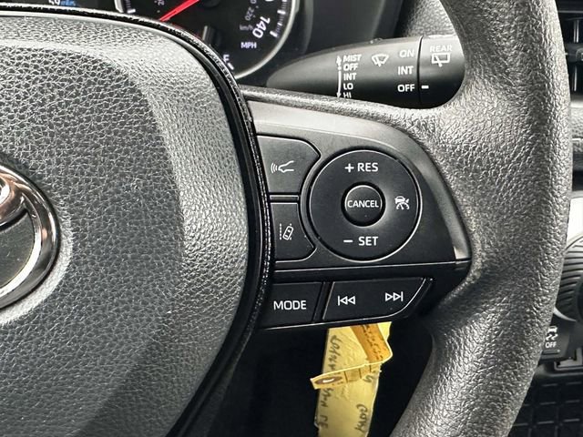 Used 2021 Toyota RAV4 LE image 10