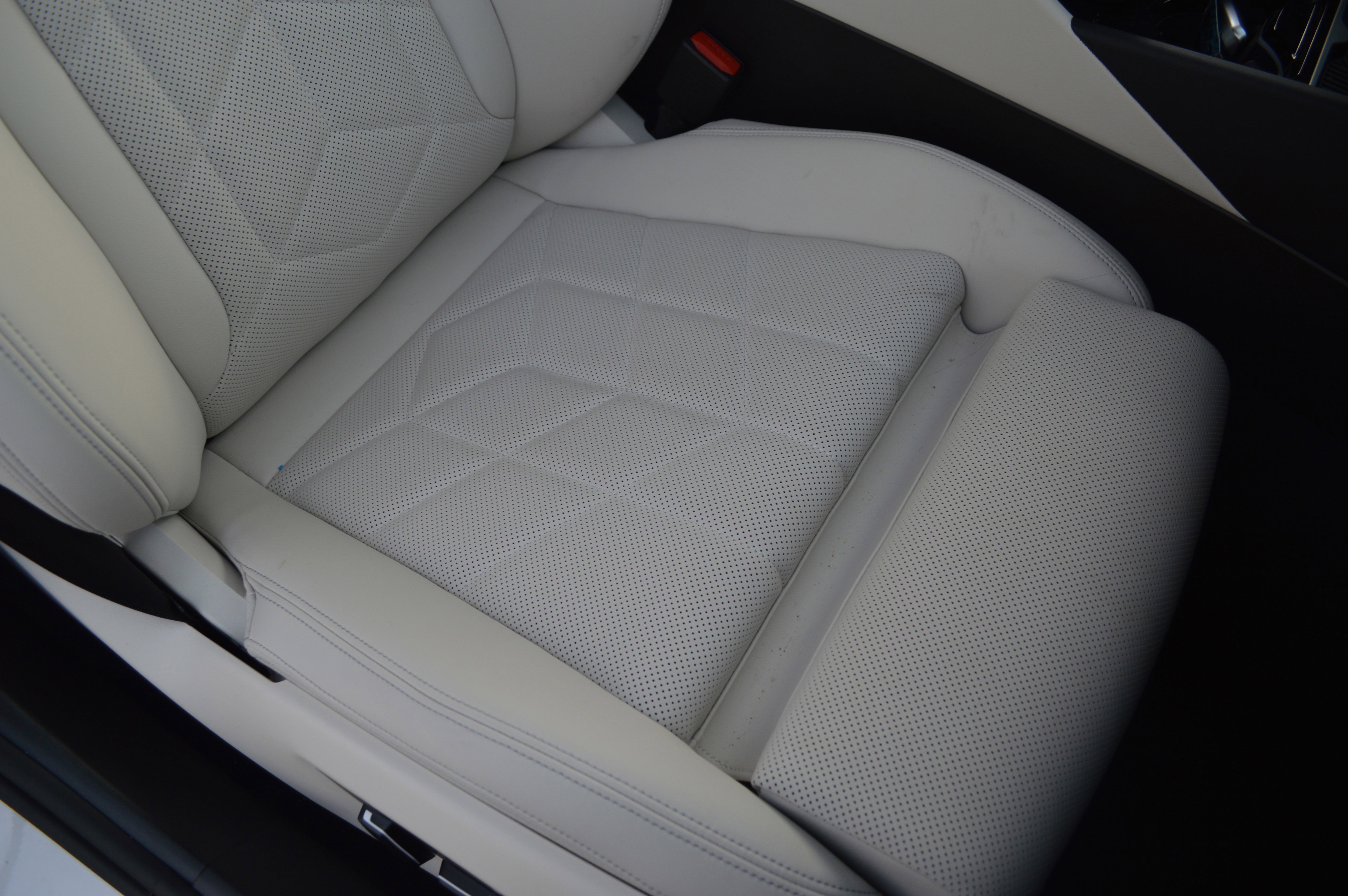 Used 2025 BMW 530i xDrive w/ Premium Package image 36