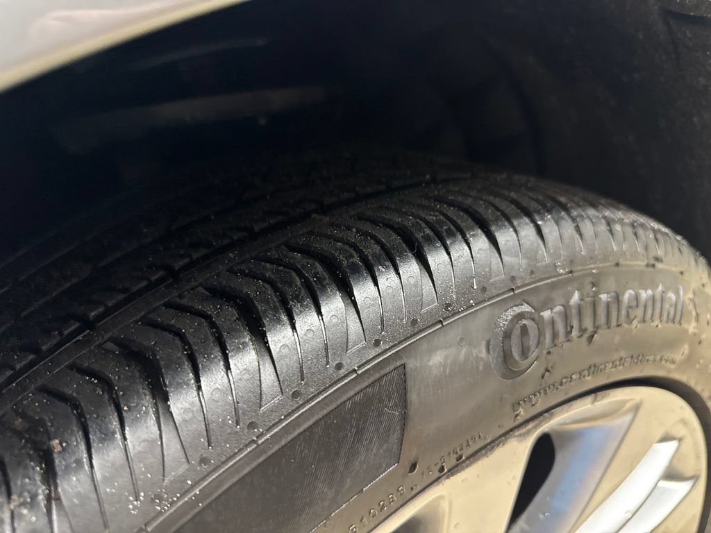Used 2025 Buick Envision Avenir AWD/4WD image 12