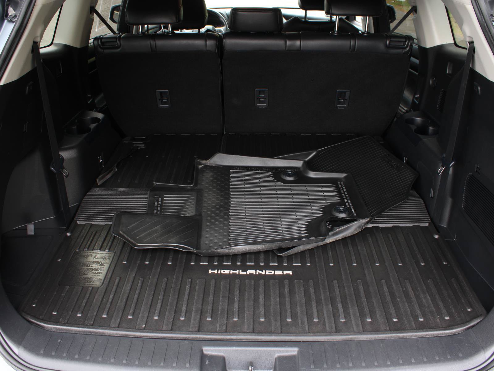Used 2021 Toyota Highlander XLE AWD/4WD image 8