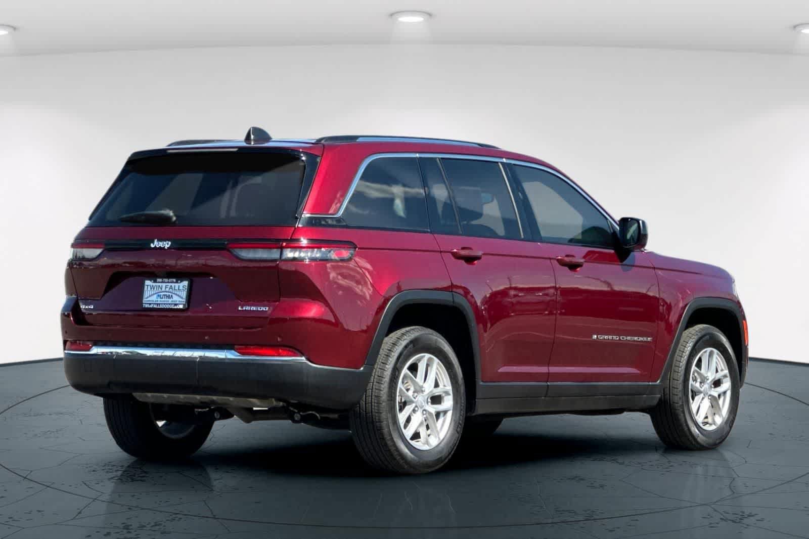 Certified 2023 Jeep Grand Cherokee Laredo w/ Luxury Tech Group I AWD/4WD image 2