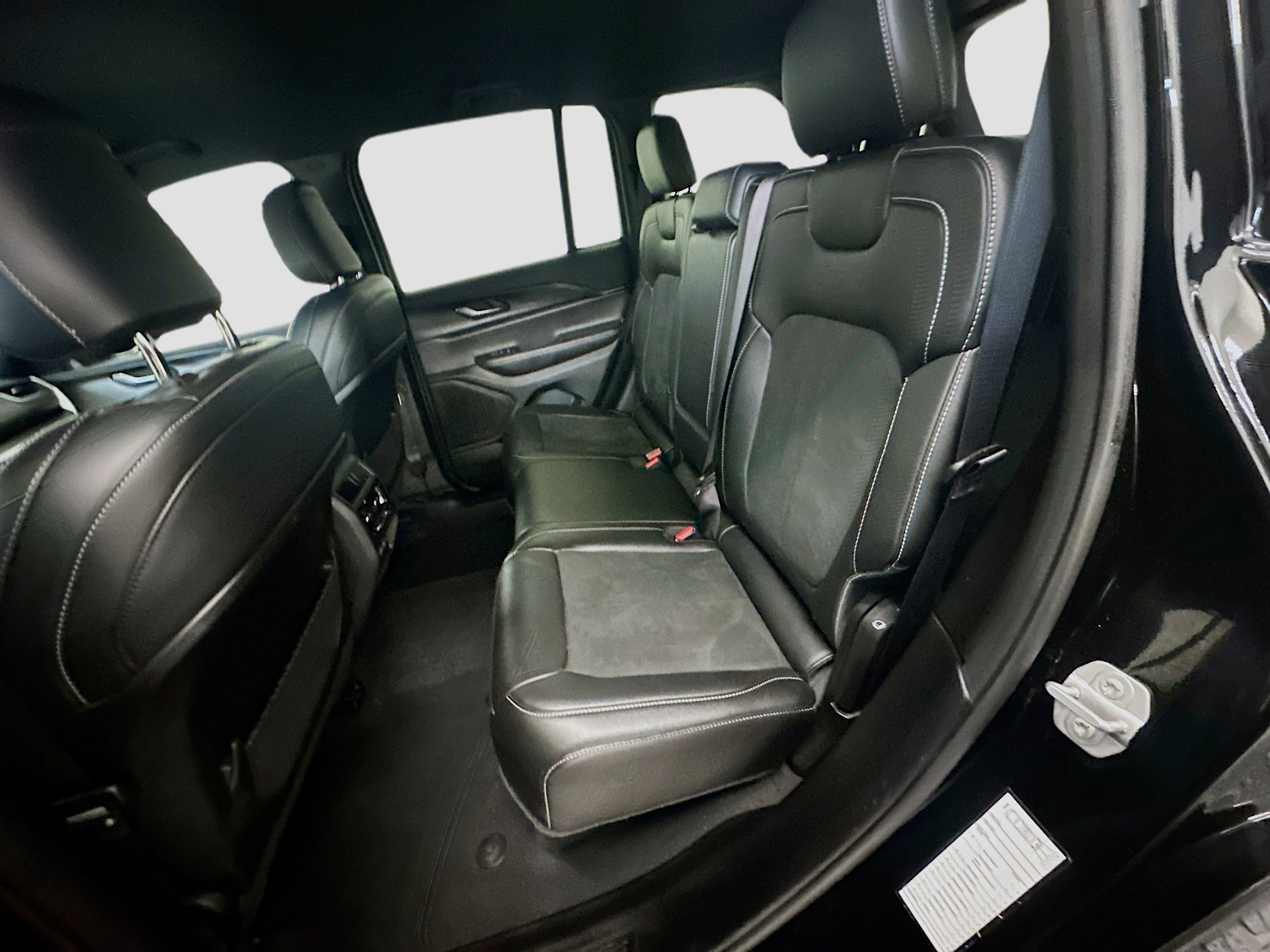 Used 2025 Jeep Grand Cherokee Altitude AWD/4WD image 28
