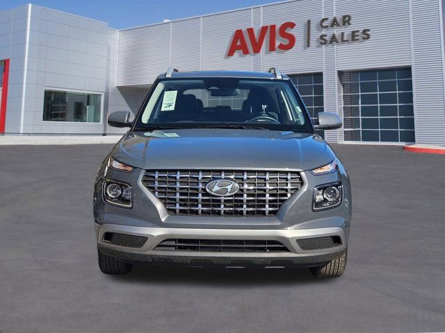 Used 2025 Hyundai Venue SEL image 2