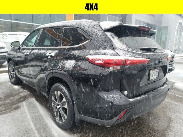 Used 2021 Toyota Highlander XLE image 4