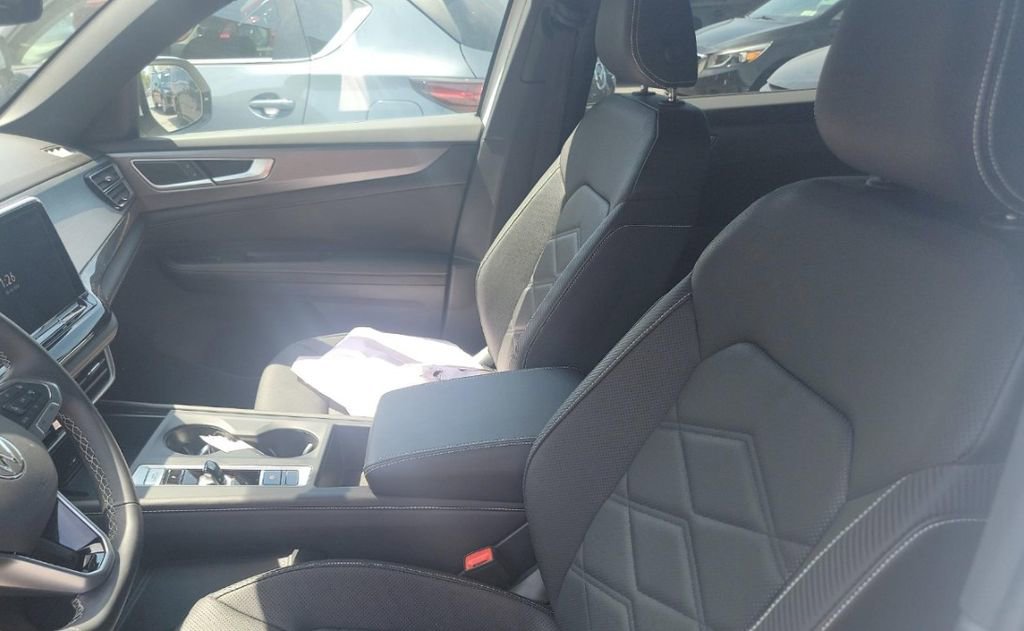 Used 2025 Volkswagen Atlas Cross Sport SE FWD image 5