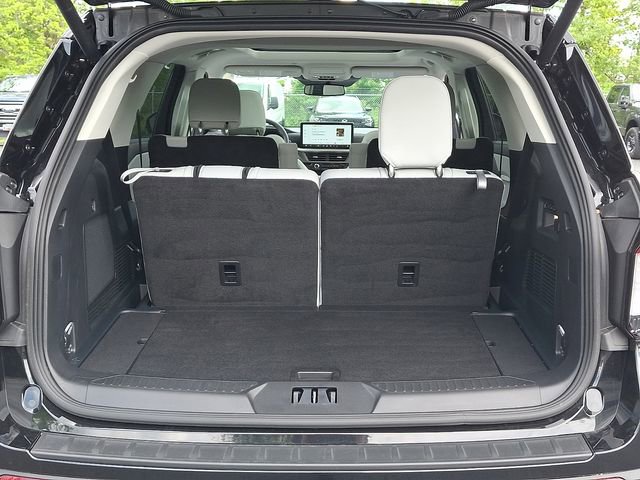 Used 2025 Ford Explorer Platinum w/ Ultimate Package AWD/4WD image 34