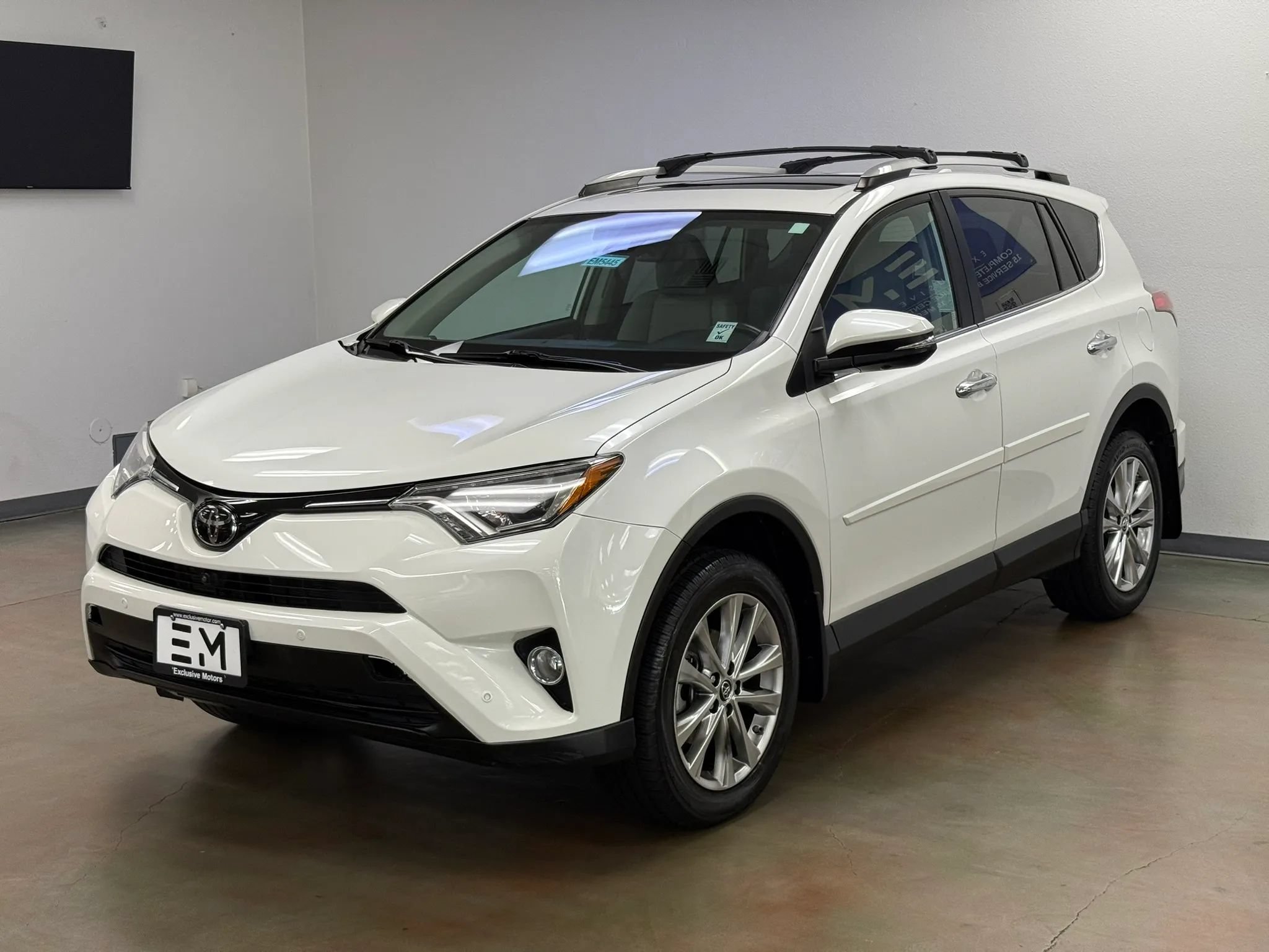 Used 2018 Toyota RAV4 Limited w/ Advanced Technology Package AWD/4WD image 4