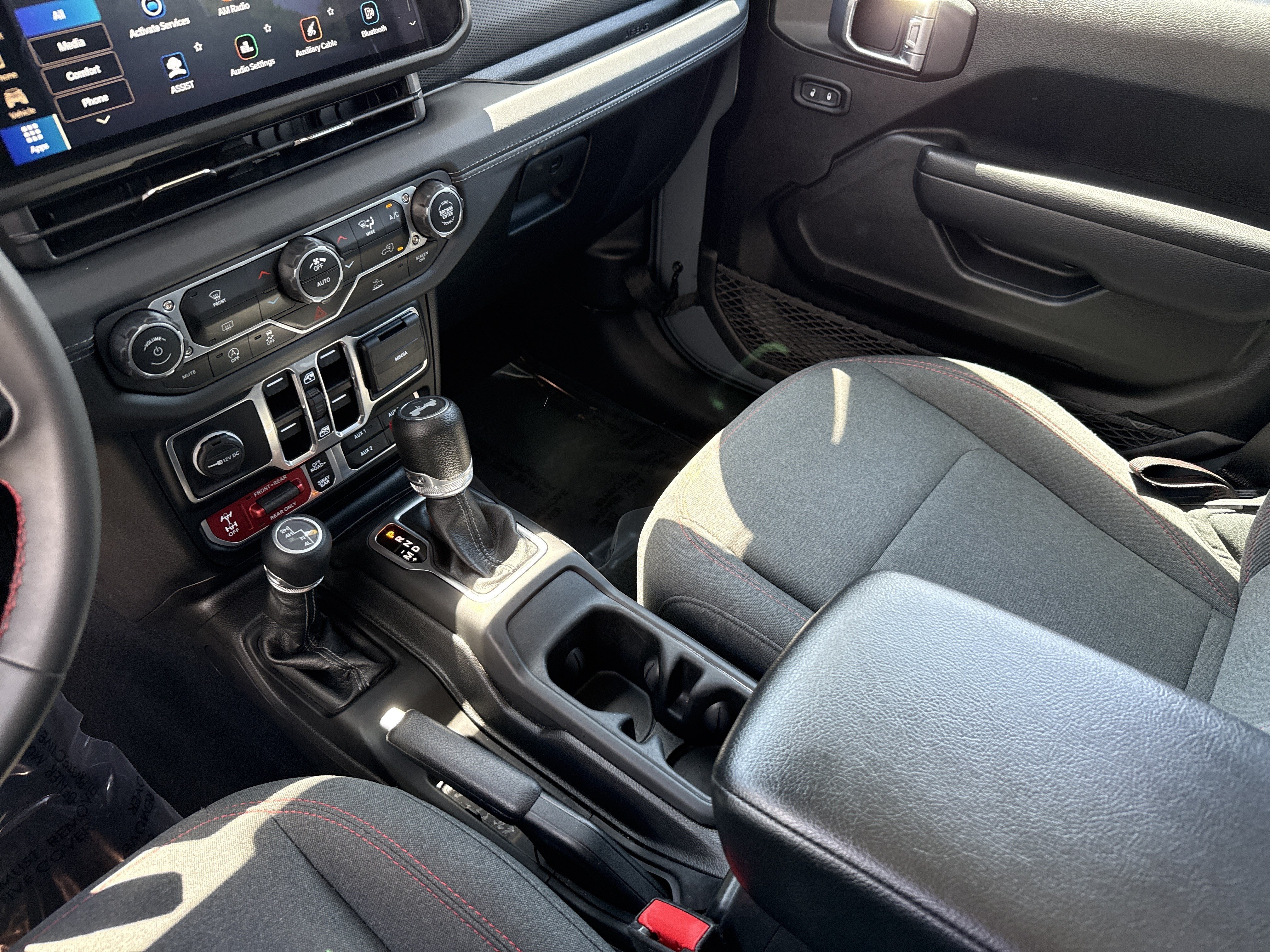 Used 2024 Jeep Wrangler Unlimited Rubicon AWD/4WD image 26