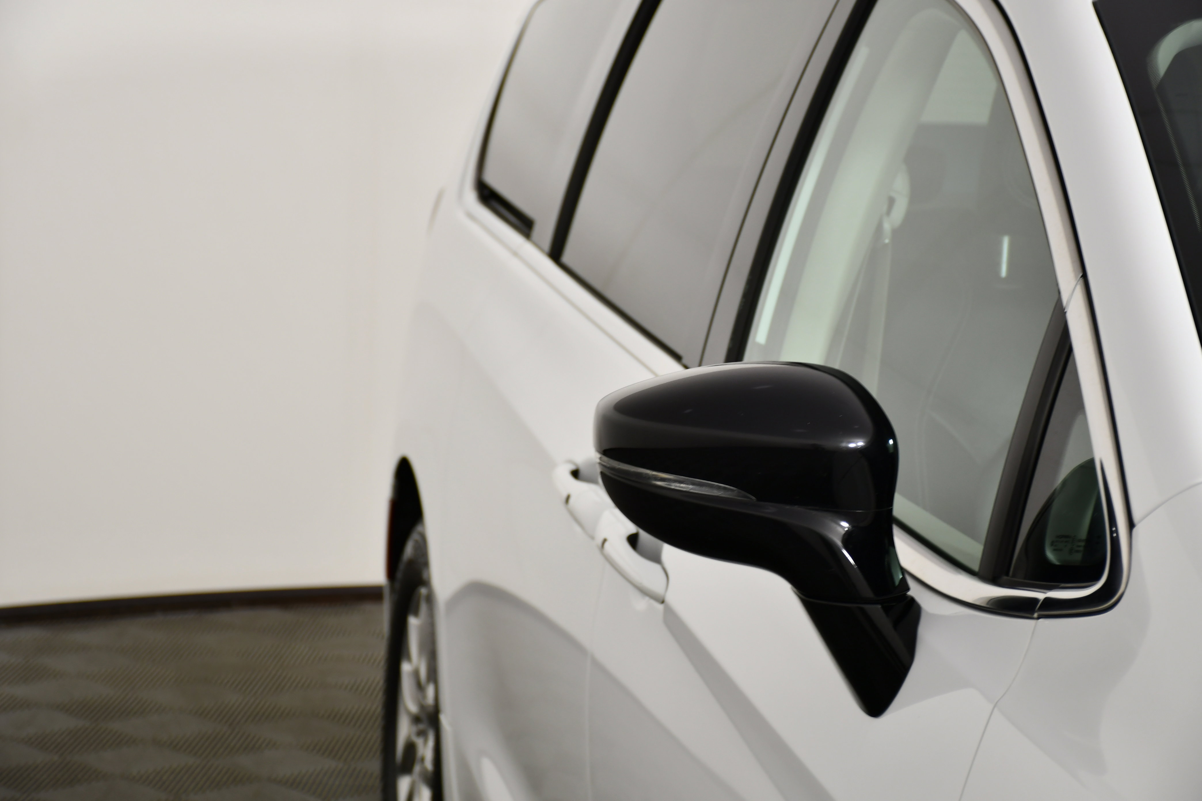 Used 2024 Chrysler Pacifica Touring-L image 14