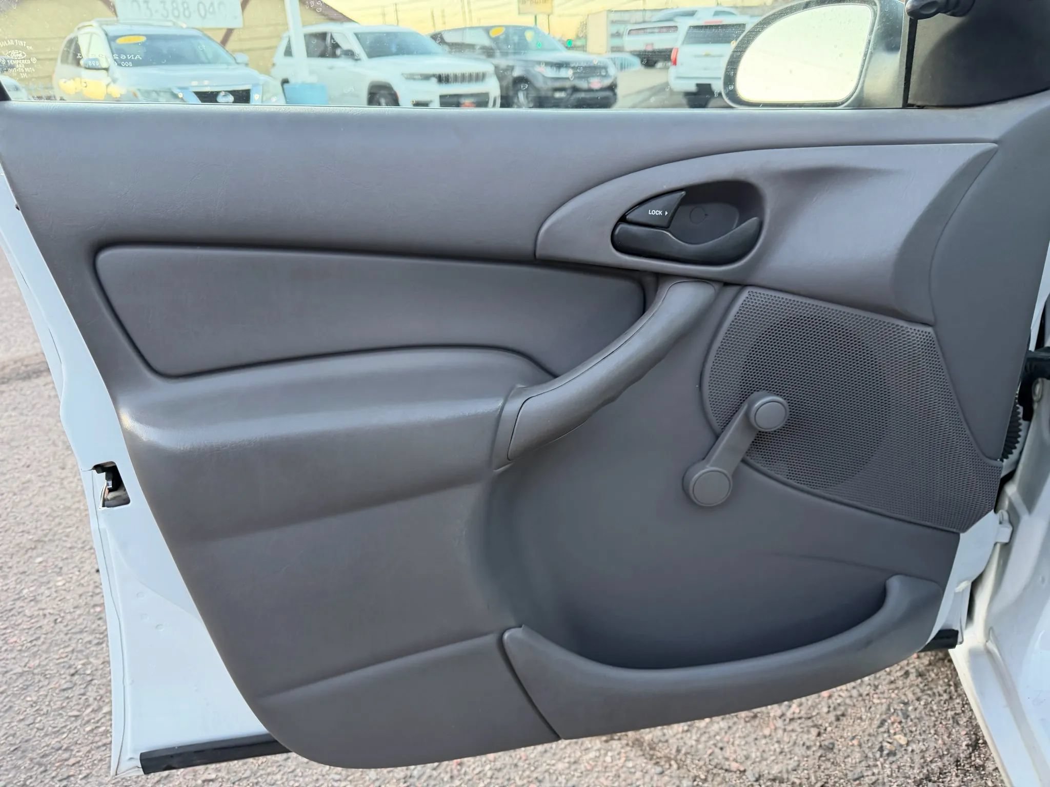 Used 2004 Ford Focus LX FWD image 12