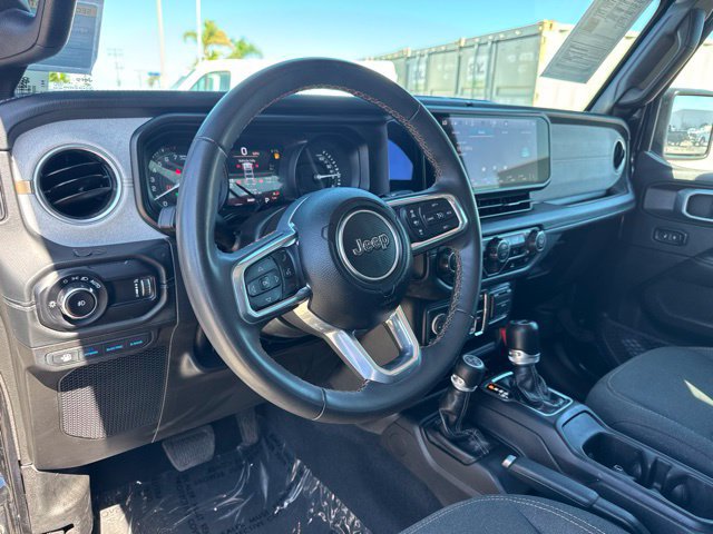 Used 2024 Jeep Wrangler Unlimited Sahara AWD/4WD image 15