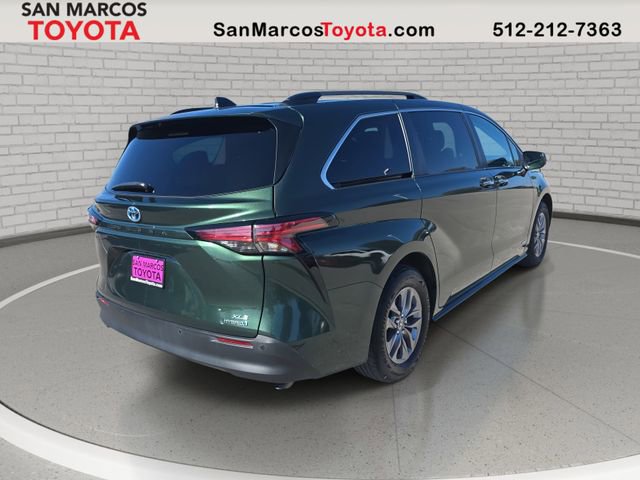 Used 2021 Toyota Sienna XLE image 5