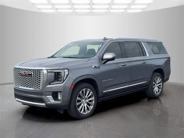Used 2021 GMC Yukon XL Denali w/ Denali Premium Package image 3
