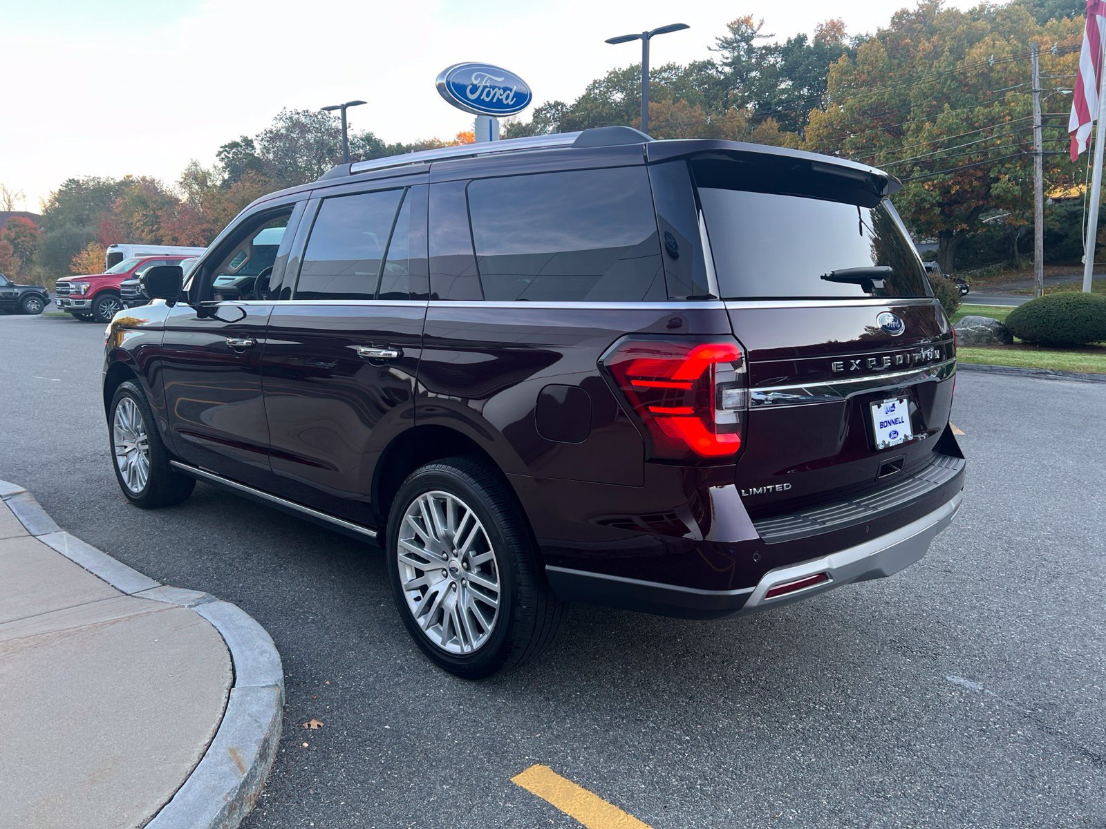 Certified 2024 Ford Expedition Limited AWD/4WD image 4