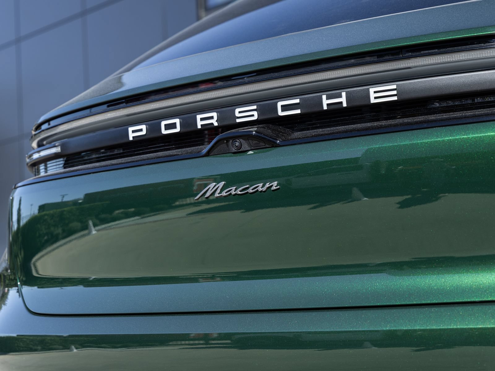 Certified 2025 Porsche Macan Electric RWD image 15