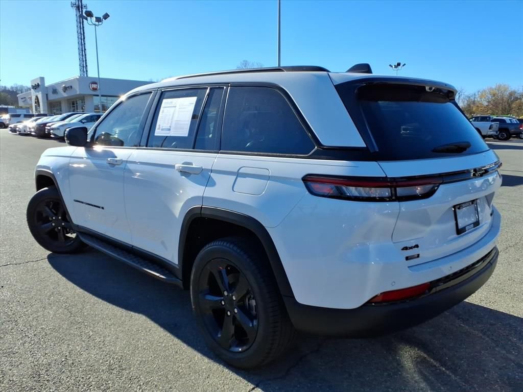 Used 2023 Jeep Grand Cherokee Limited w/ Luxury Tech Group II image 40