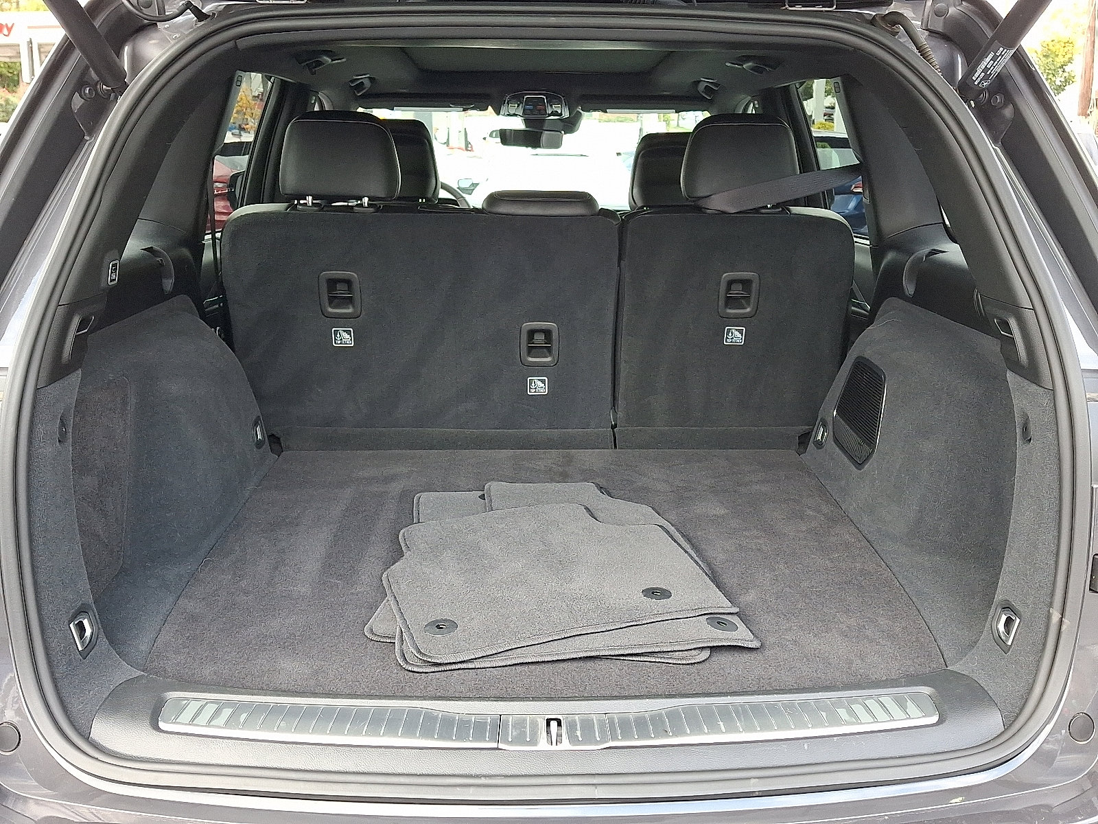 Used 2023 Jeep Grand Cherokee Overland w/ Luxury Tech Group IV image 37