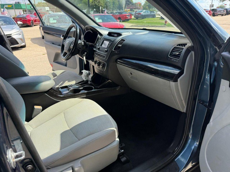 Used 2014 Kia Sorento LX image 17