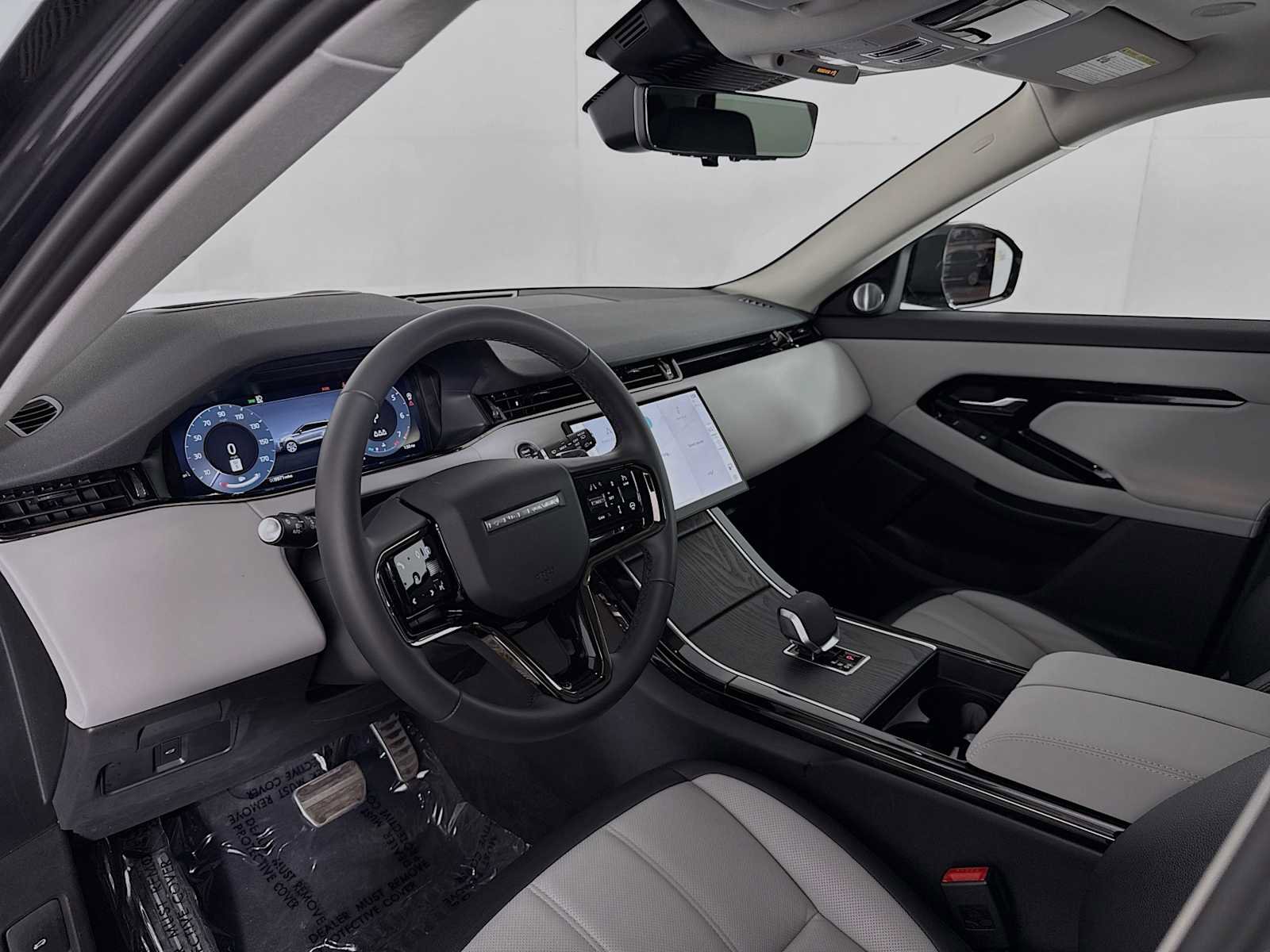 Used 2025 Land Rover Range Rover Evoque Dynamic SE AWD/4WD image 9