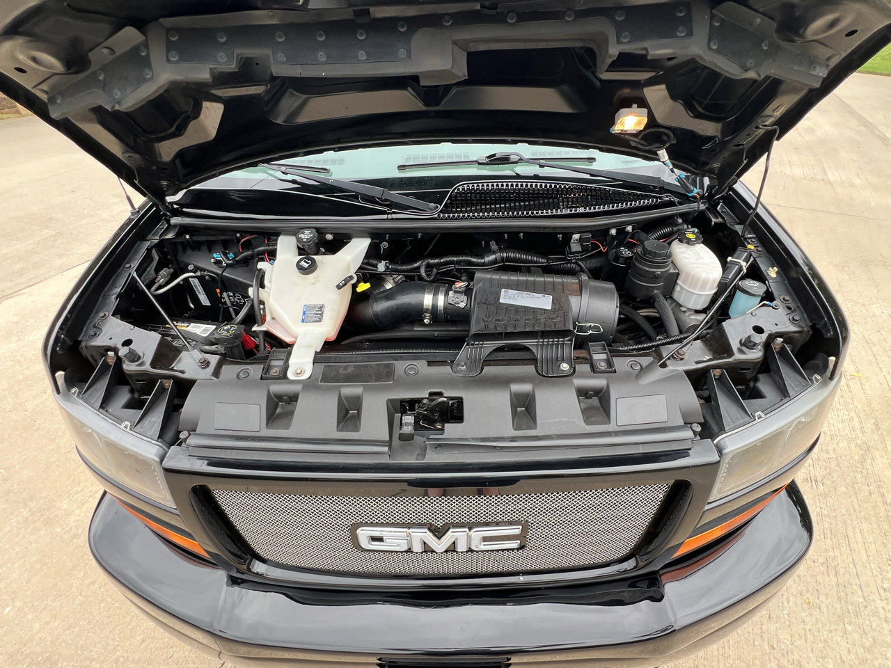 Used 2018 GMC Savana 3500 image 22