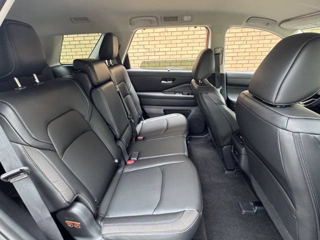 Used 2024 Nissan Pathfinder SL AWD/4WD image 9
