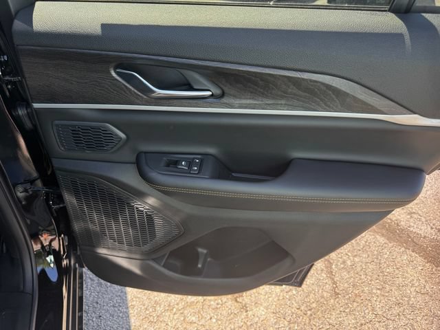 New 2026 Jeep Grand Cherokee Limited AWD/4WD image 15