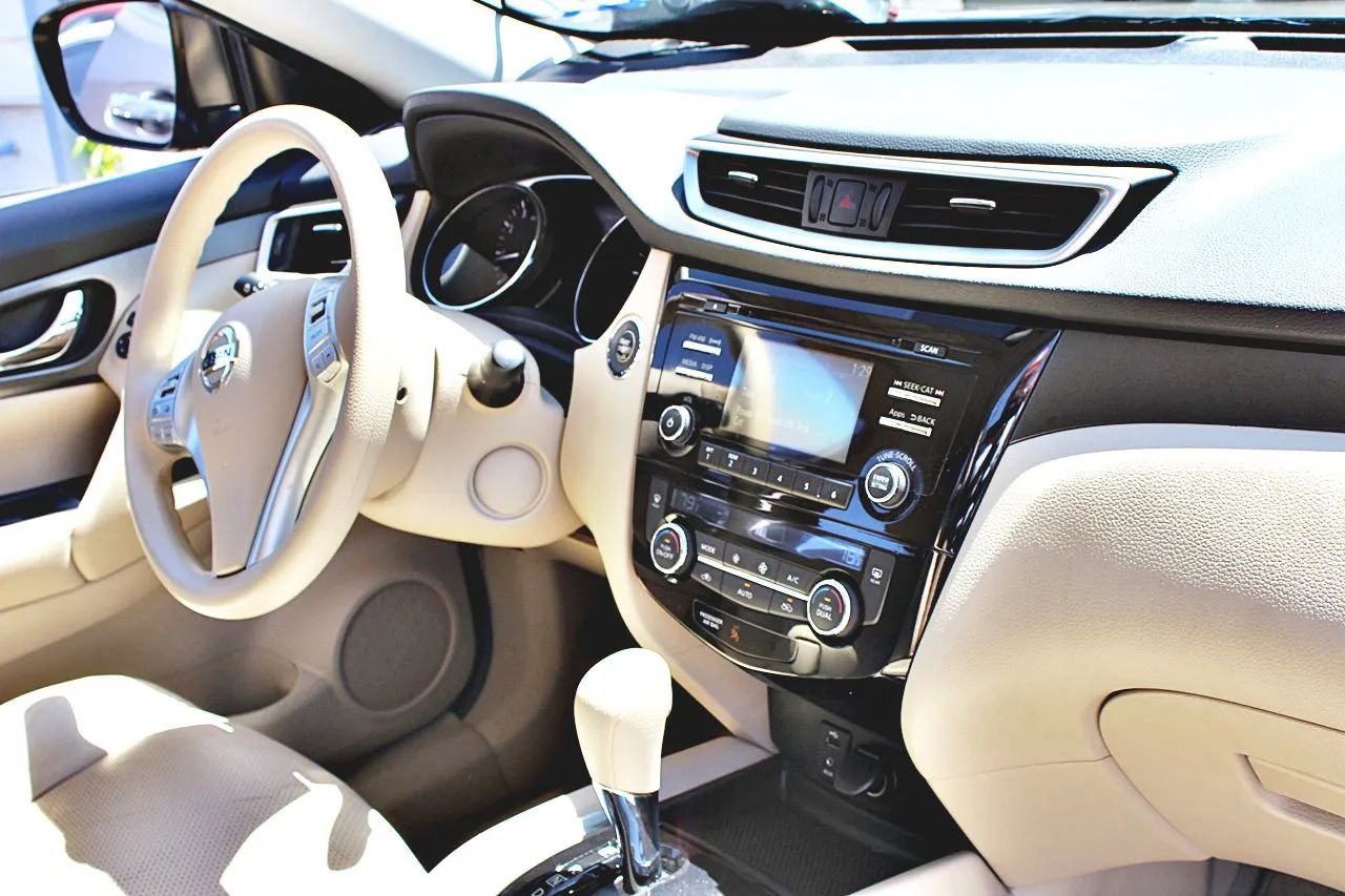 Used 2014 Nissan Rogue SV FWD image 37