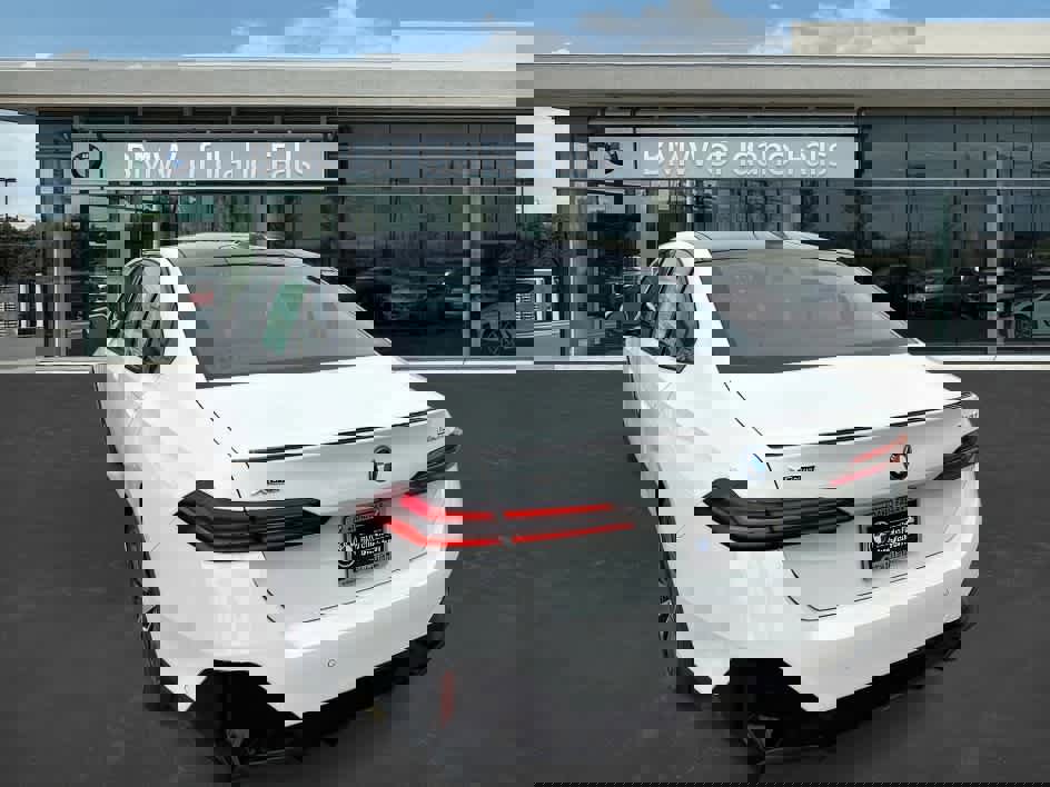 Used 2026 BMW 550e xDrive image 6