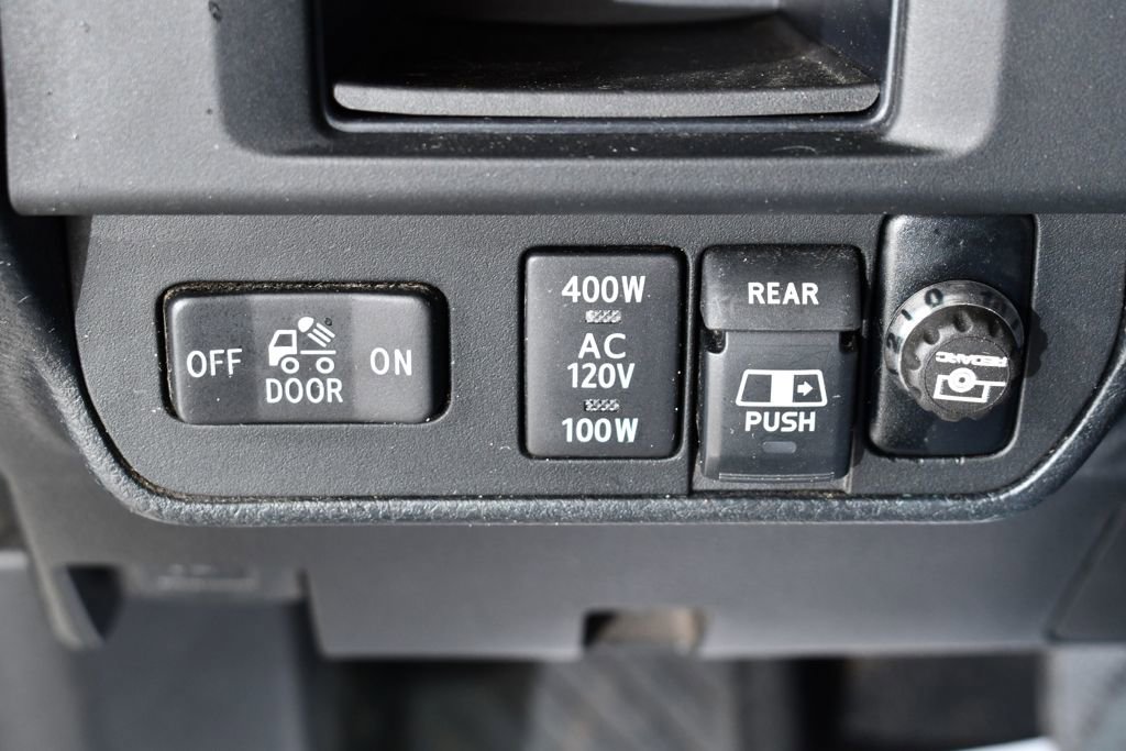 Used 2017 Toyota Tacoma TRD Off-Road w/ Tow Package (A/T) AWD/4WD image 29