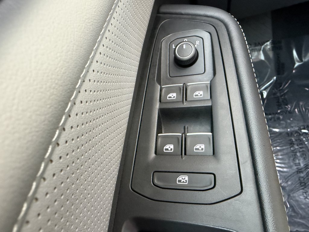 Used 2024 Volkswagen Atlas Cross Sport SEL AWD/4WD image 28