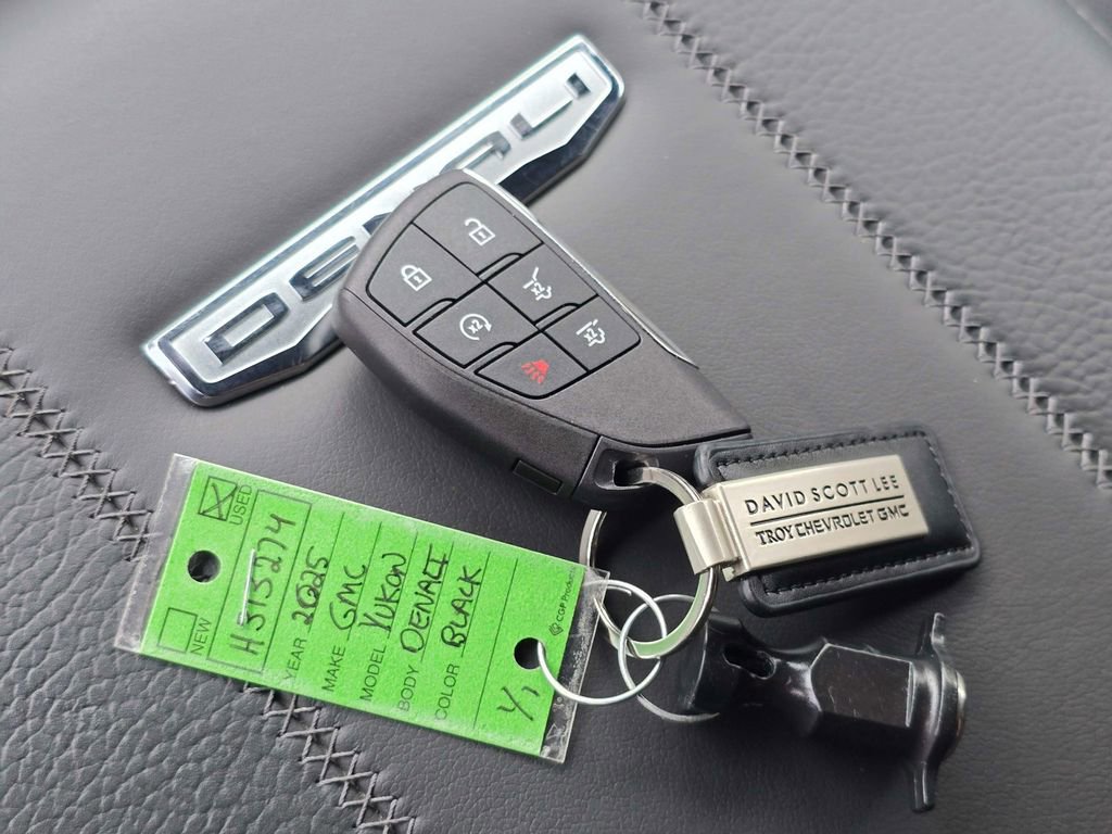 Used 2025 GMC Yukon Denali AWD/4WD image 25