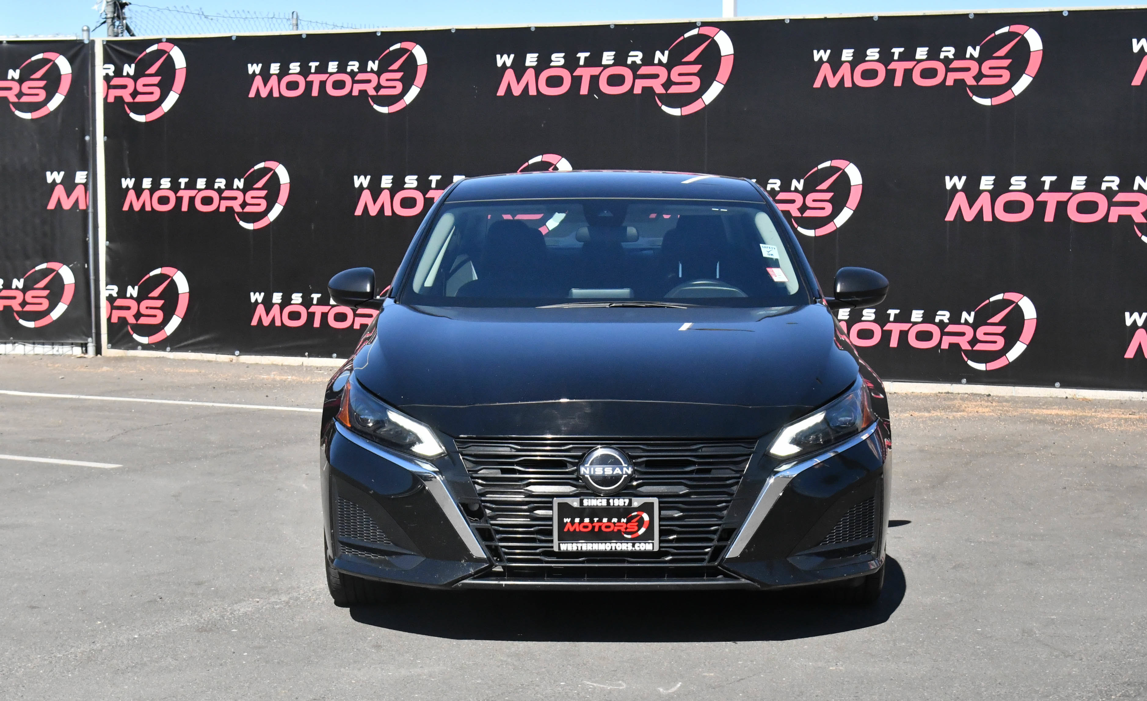 Used 2024 Nissan Altima 2.5 SV FWD image 2